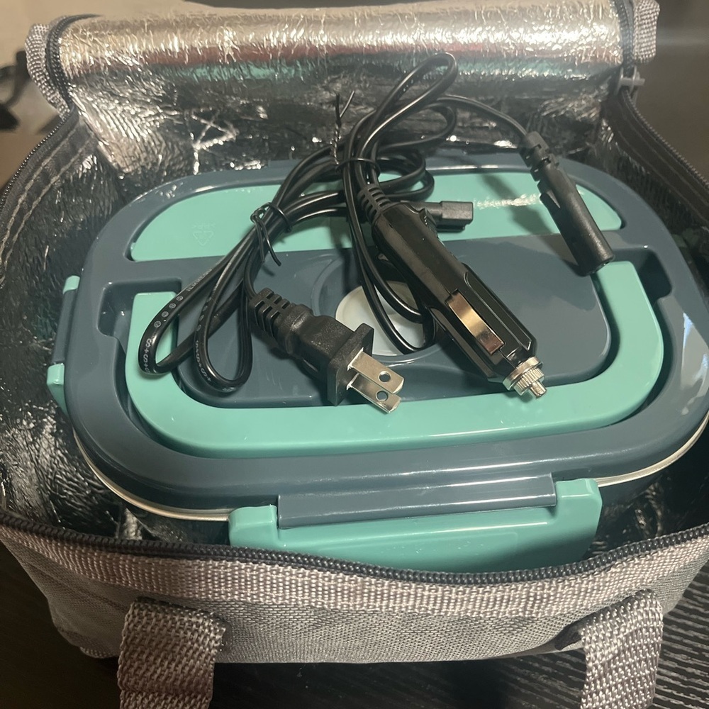 Electric Lunch Box with Dual Power Cords - Picture 5 of 5